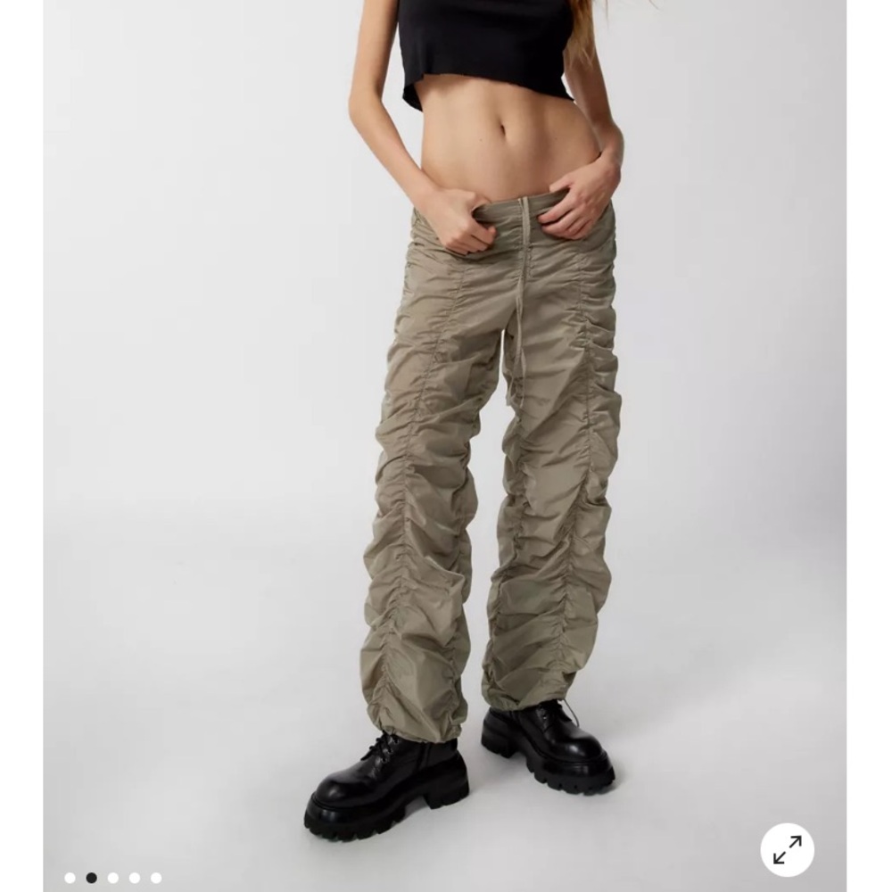 UO Ruched Pants - Picture 4 of 6
